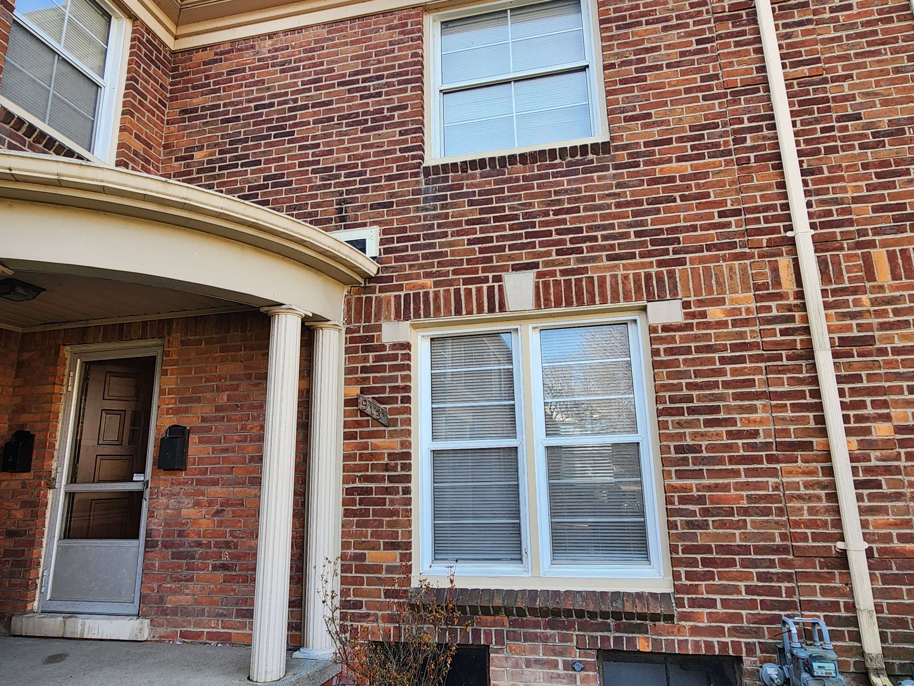 913 Vernier Road - 1